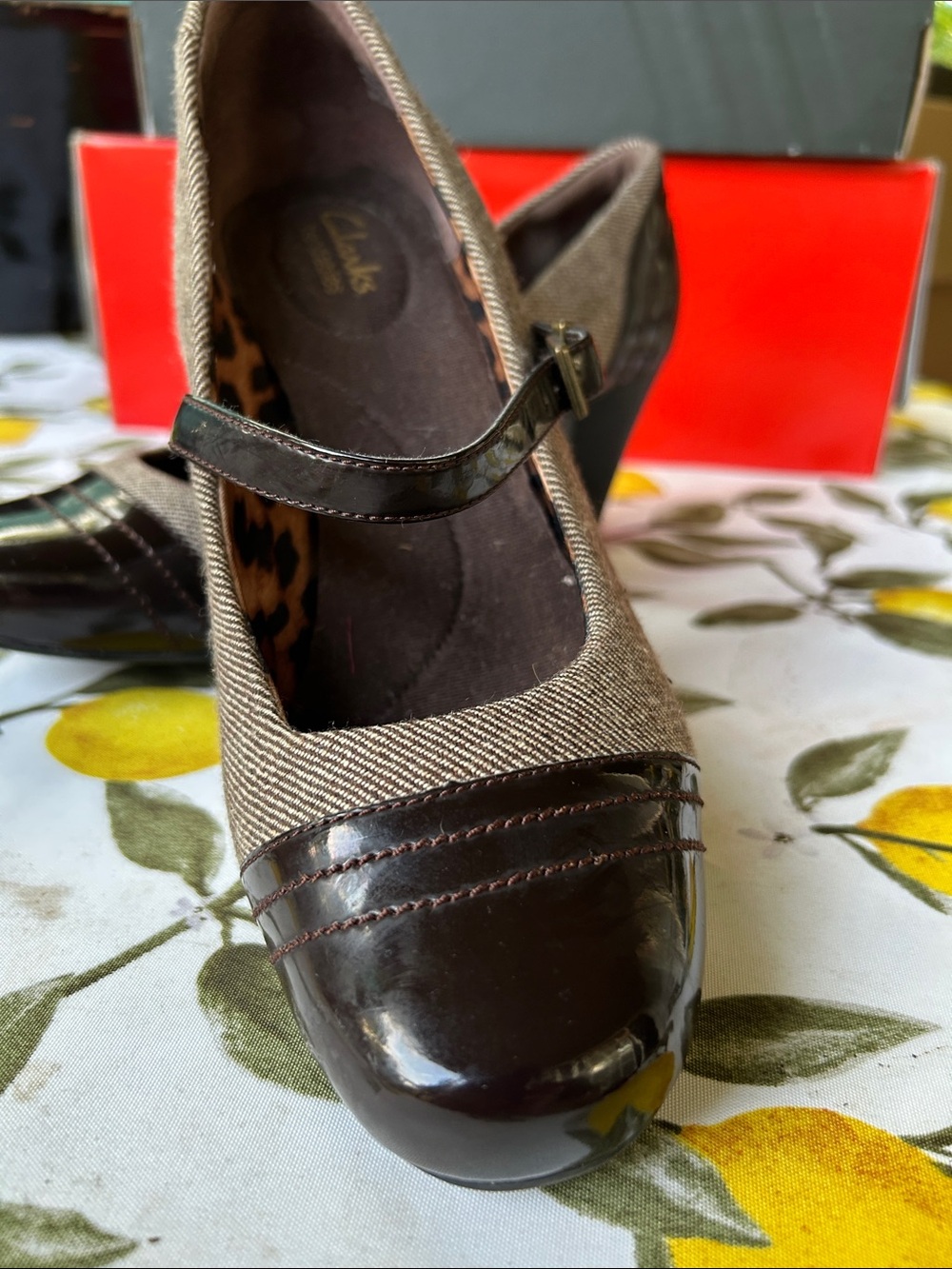 Clarks Women's Brown and Tan Mary Jane Heel Pump  size 10